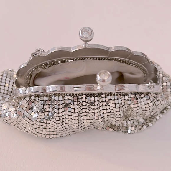 Vintage Duramesh Fifth Avenue silver mesh purse and compact - Picture 3 of 9